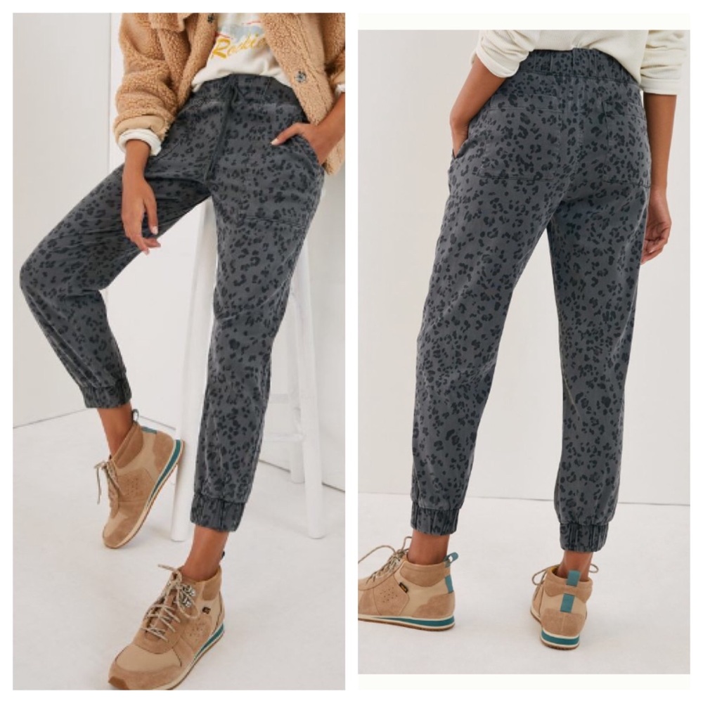 Anthro Cloth & Stone Cheetah Carbon Joggers L